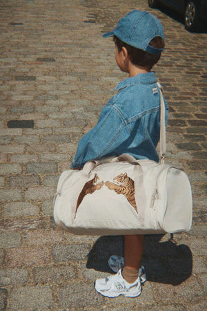 Kids Weekender Feather Grey von Konges Sløjd – Reissverschluss Detail