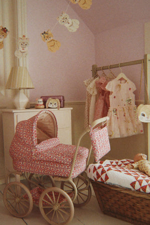 Konges Sløjd Minnie Puppenwagen Felice Rose – Seitenansicht