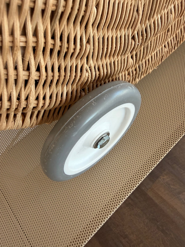 Detail des Rattangeflechts am Moon Strolley von Olli Ella