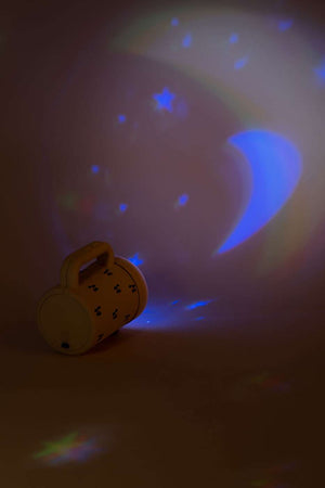 Projektion an der Wand mit der Flash Light von Konges Sløjd