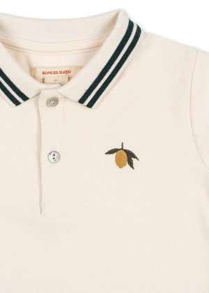 Rückansicht des Konges Sløjd Florian Poloshirts in Antique White