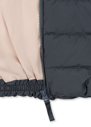Detailansicht der elastischen Bündchen an der Alpi Winterjacke