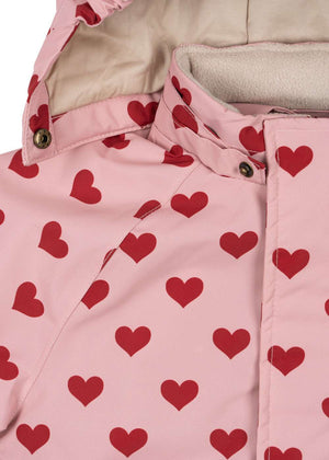 Kind in der Konges Sløjd Mismou Rüschen-Winterjacke Amour Pink