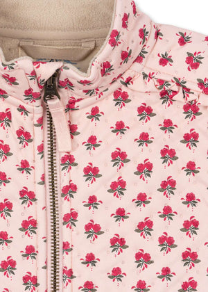 Kind in der Rüschen-Thermojacke Rosie Blush von Konges Sløjd