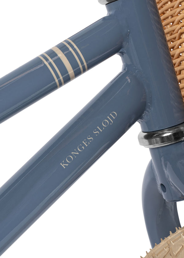 Konges Slojd Laufrad in Blau mit gestreiftem Design und Stahlrahmen für Kinder