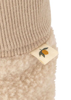 Detailansicht der Konges Sløjd Safa Booties mit Zitronen-Label