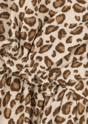 Leo-Muster der Coco Musselinbluse im Detail
