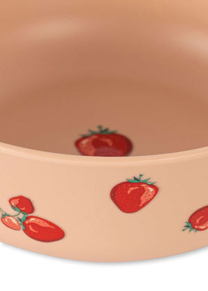 Konges Sløjd Geschirrset Fragola gedeckt auf dem Kindertisch