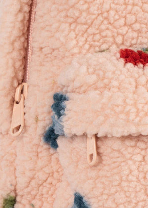 Kind trägt den Jody Teddy-Rucksack von Konges Sløjd