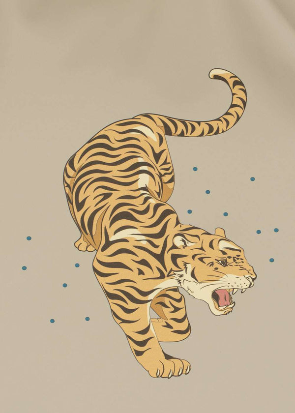 Langärmliges Ärmel-Lätzchen von Konges Sløjd, Tiger-Muster im Detail