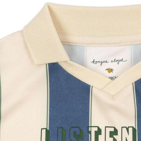 Langarmshirt Act von Konges Sløjd am Kind getragen