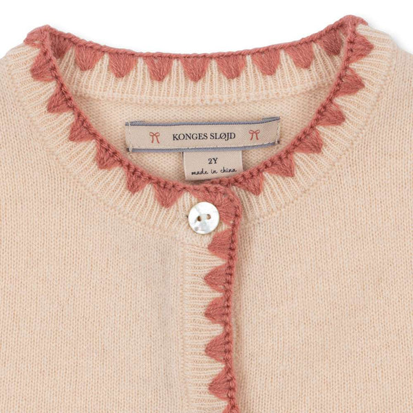 Konges Sløjd Strickjacke Collette Rosey – im Detail