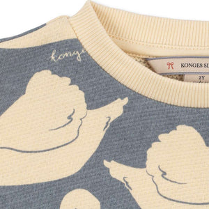Überschnittene Schultern am Loupy Sweatshirt von Konges Sløjd