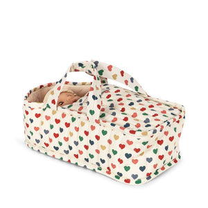 Babytrage aus dem Set Babypuppe Lola Coeur Coloré von Konges Sløjd
