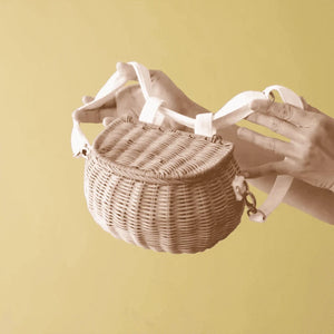 Geflochtene Rattanstruktur der Olli Ella Mini Chari in Straw