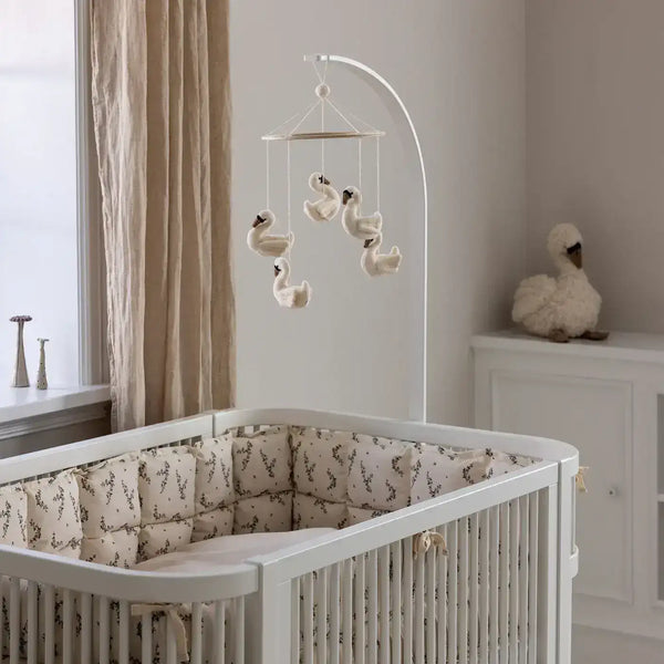 Holzring und Aufhängung des Sebra Babymobiles im Detail