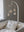 Mobilehalter Classic White von Sebra am Babybett befestigt