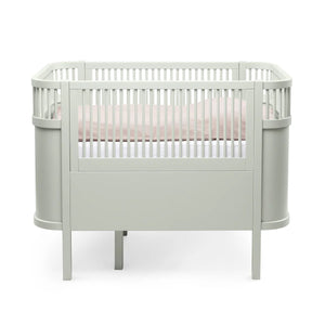 Sebra Babybett Baby & Junior Mist Green aus Holz – Frontansicht