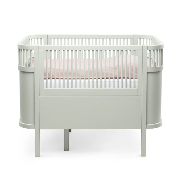 Sebra Babybett Baby & Junior Mist Green aus Holz – Frontansicht