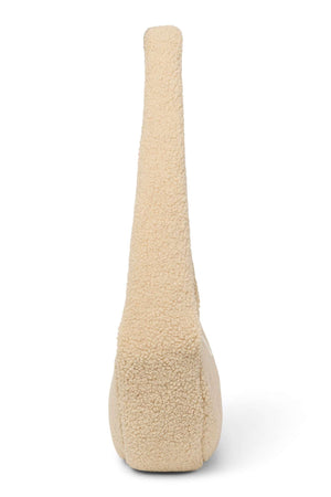 Studio Noos Ecru Teddy Bag, 39 × 20 × 11 cm, quer getragen