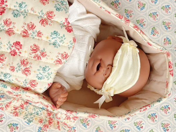 Lea in Puppentragewanne