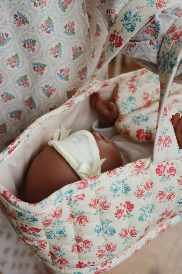 Lea in Puppentragewanne