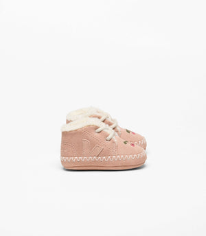 Baby Sneakers Blush von Veja x Konges Sløjd mit Fleece-Futter, Seitenansicht
