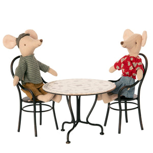 Maileg Esstisch-Set mit 2 Stühlen | Puppenhaus-Zubehör | Beluga Kids