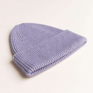 Hvid Beanie Fonzie Lilac – Rippstrick passt sich dem Kopf an