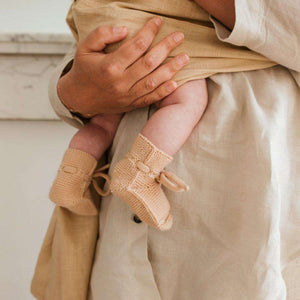 Hvid Booties Apricot – Babyschuhe im warmen Aprikoseton