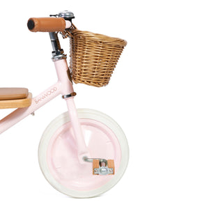 Gummibereifte Räder des pinken Banwood Dreirads