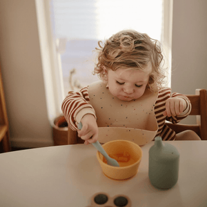 Mushie 2-Pack Silikonlöffel Dried Thyme/Natural | Kinderbesteck | Beluga Kids