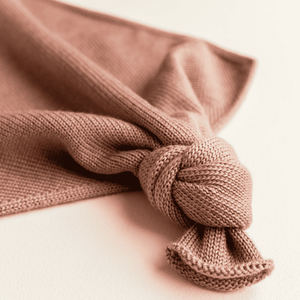 Hvid Teddy Tokki Terracotta, kuscheliges Einschlaftuch von Beluga Kids