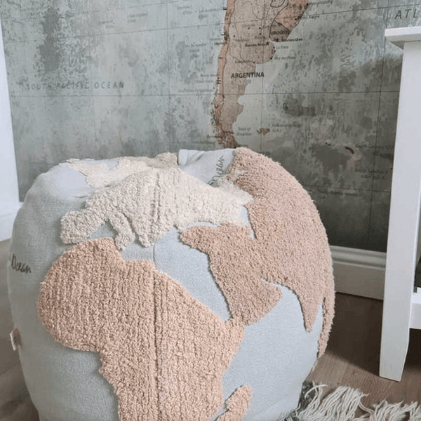 Lorena Canals Sitzpuff World Map | Teppiche | Beluga Kids