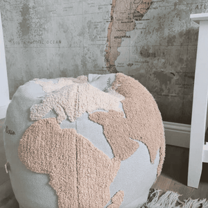 Lorena Canals Sitzpuff World Map – Kontinente aus Teppichflor