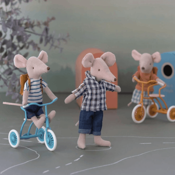 Maileg Dreiradmaus Grosser Bruder mit Tasche | Puppen, Spielkombinationen & Spielzeugfiguren | Beluga Kids