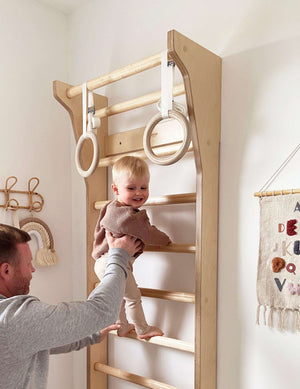 Die Fitwood TAIMI Sprossenwand erfüllt EN 71 und trägt bis 150 kg