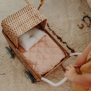 Handgeflochtenes Rattan des Olli Ella Strolley Natural