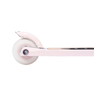 Gummigriffe und Rahmen des Banwood Scooters in Rosa